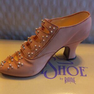 Just The Right Shoe  By Raine Promenade  Mini Figurine 25018